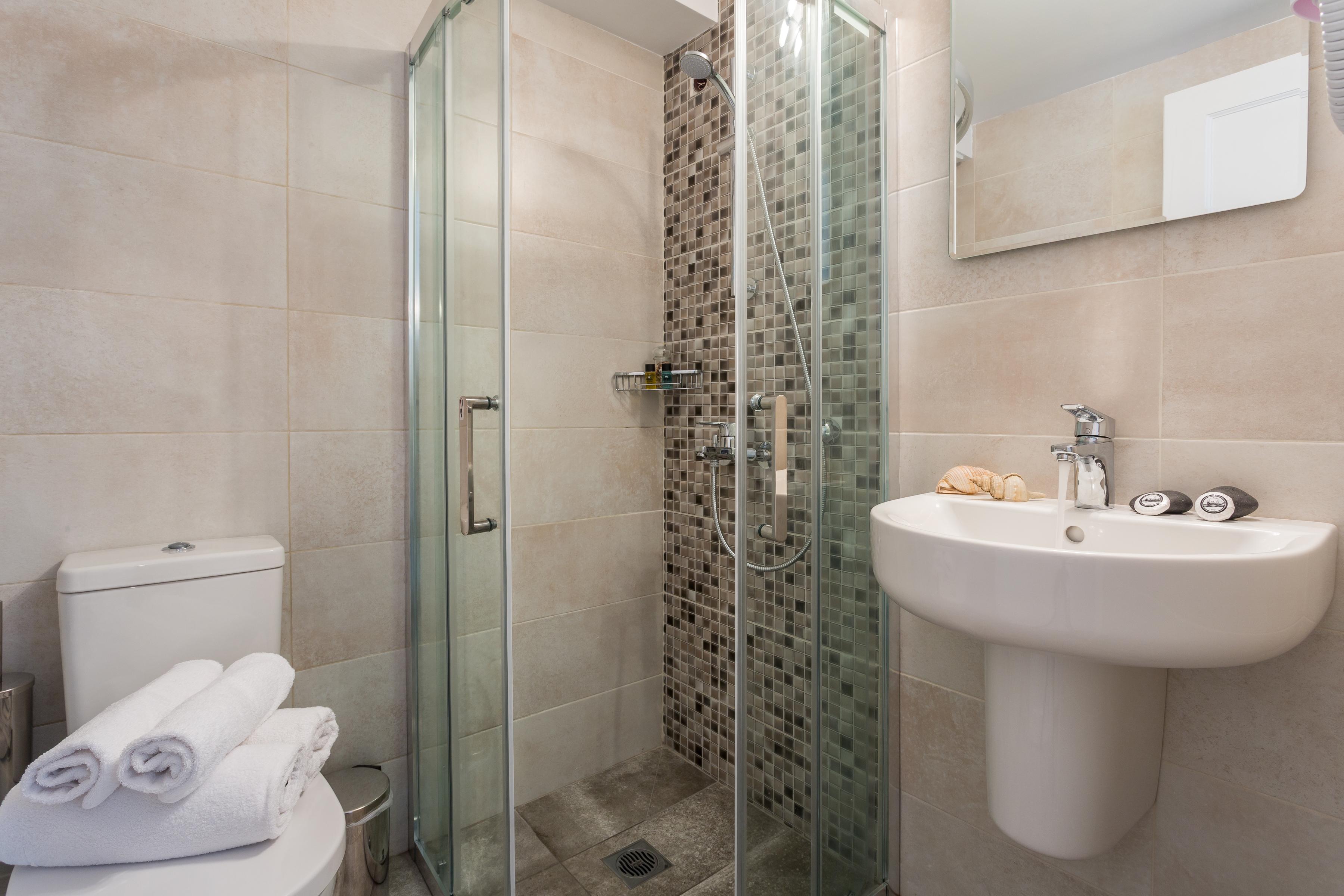 Akti Hotel 2*